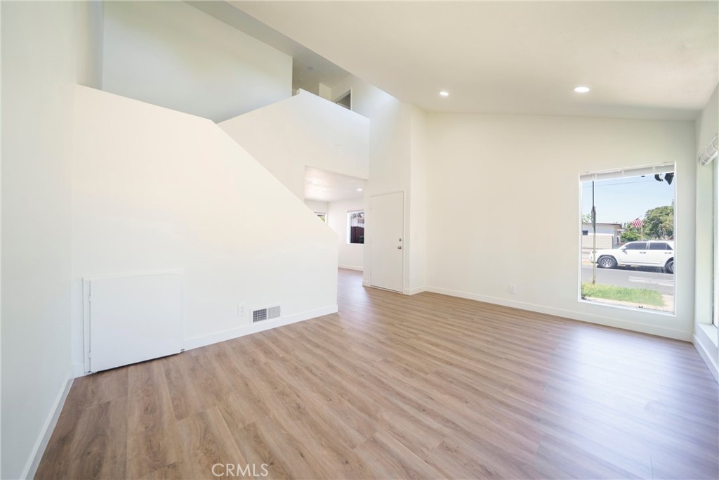 $3,600/mes 2702 S Shelton Street C Santa Ana CA, 9270764098630931841122