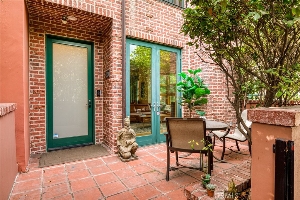 2323 S Beverly Glen, Los Angeles CA, 9006464065909728642121