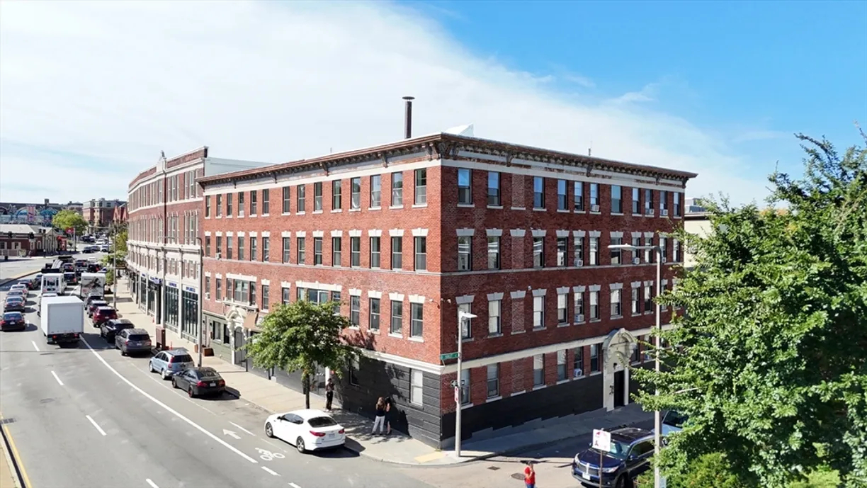 4 Hamlet St