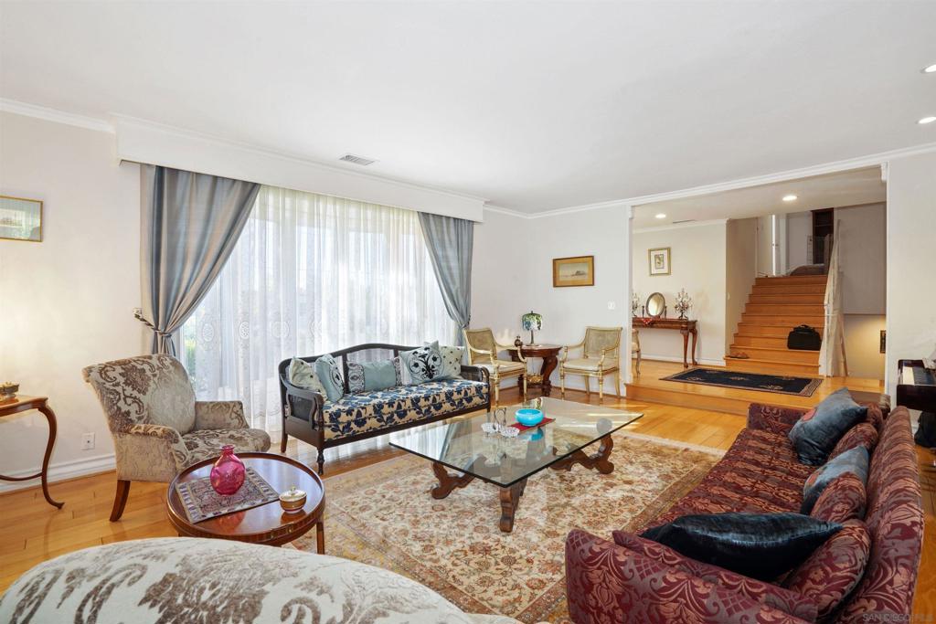 6089 Avenida Chamnez La Jolla CA, 9203764130982007299121