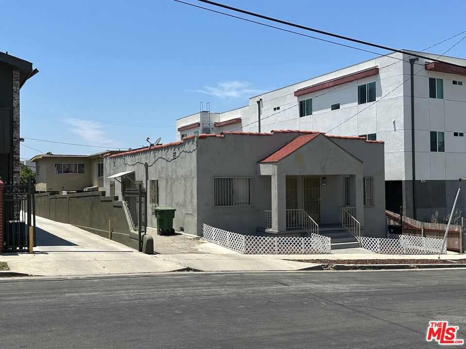 1113 S Hobart Boulevard Los Angeles CA, 9000664131287929474122