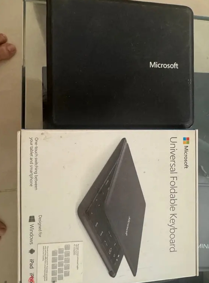 Microsoft foldable keyboard ( Bluetooth)65060894077441122