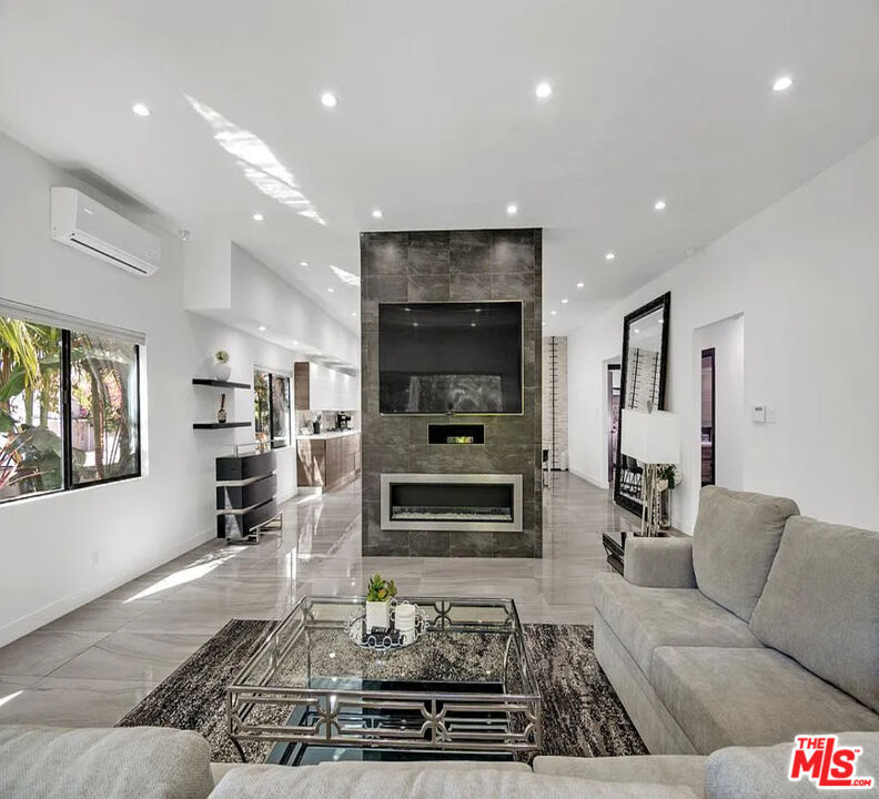 465 S Mansfield Avenue Los Angeles CA, 9003663779499230721121