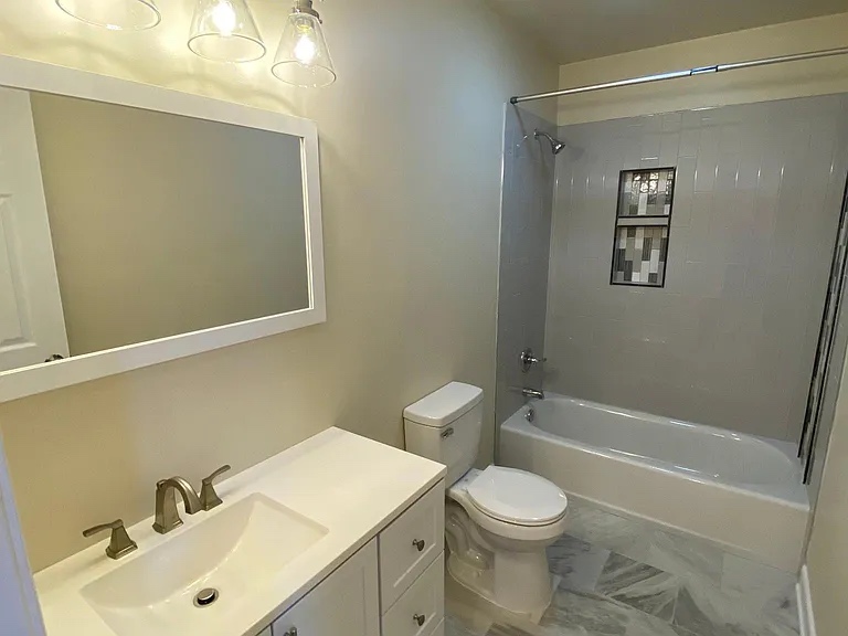 Renovated 2 Bed 2 Bath House For Rent486683437234933769