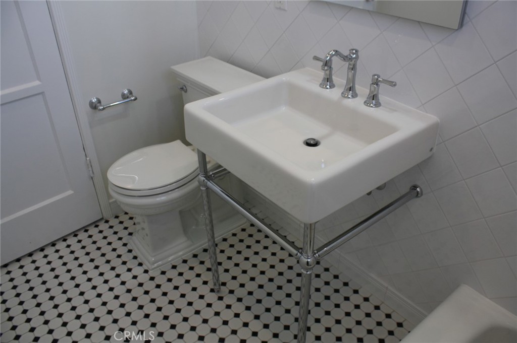 10731 Whitburn Street Culver City CA, 9023063779388032643121