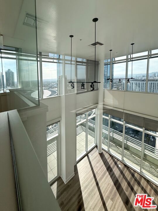 717 W Olympic Boulevard 2605 Los Angeles CA, 9001564111669093377121