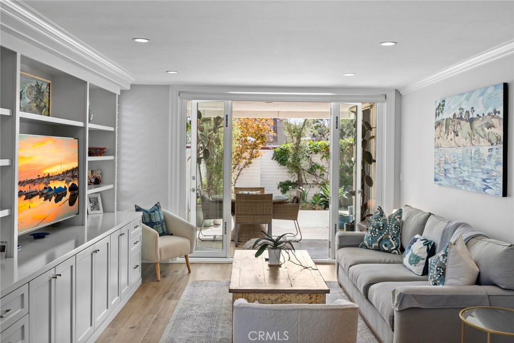 739 Avocado, Corona Del Mar CA, 9262564065837257474122