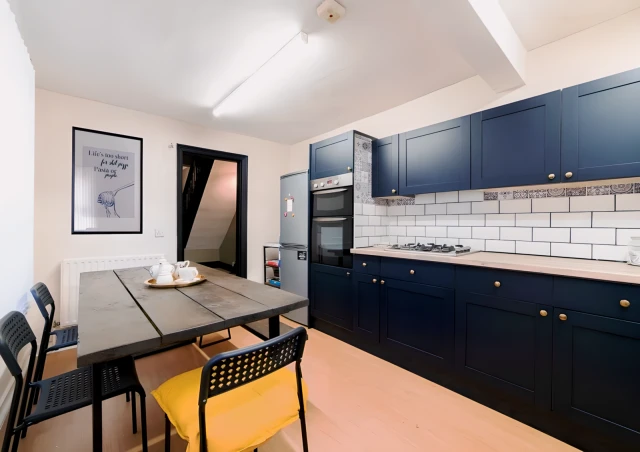 Non En-suite Room 4 4 Bedroom Home near Penny Lane, Liverpool