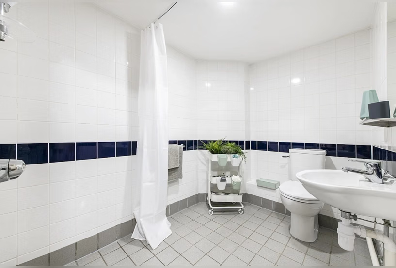 Sheffield 3, Sheffield Ensuite Silver