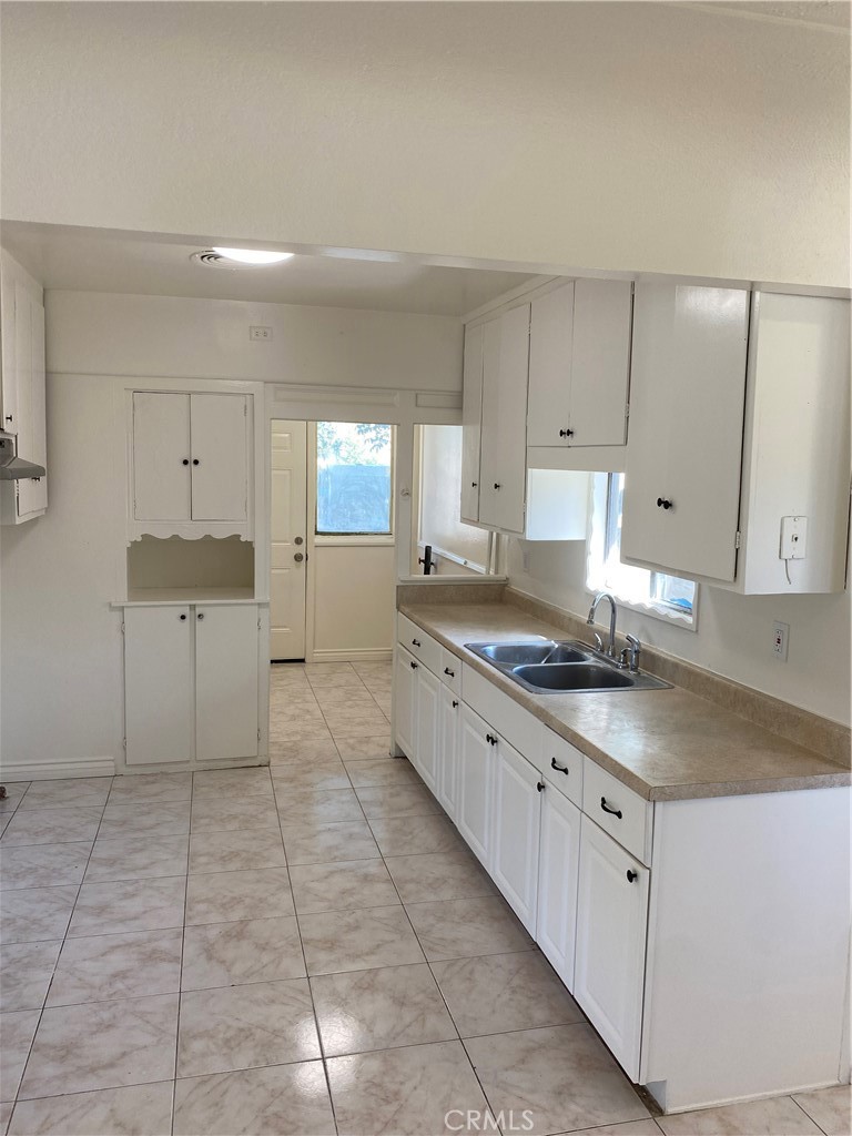 2159 12th Street Riverside CA, 9250763626329782659122