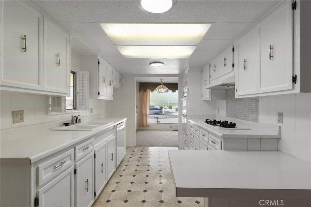 868 Santo Tomas Hemet CA, 9254564090324665475122