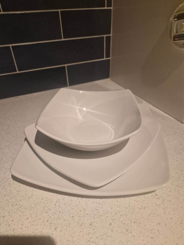 Modern Square White Ceramic Dinnerware Set Like New For Sale