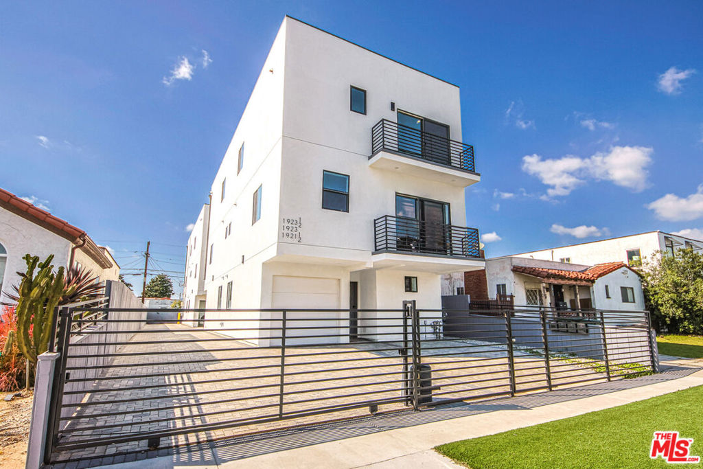 1921 Carmona Avenue Los Angeles CA, 9001664110359128065121