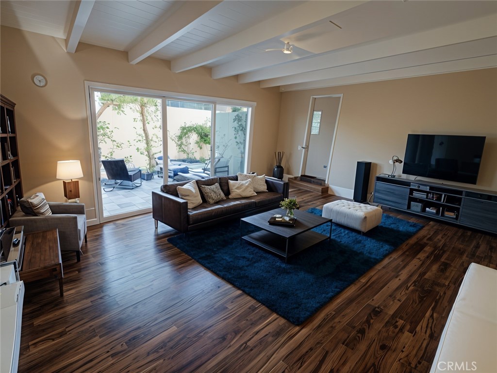 6911 Enfield Avenue, Reseda CA, 9133563632363948419122