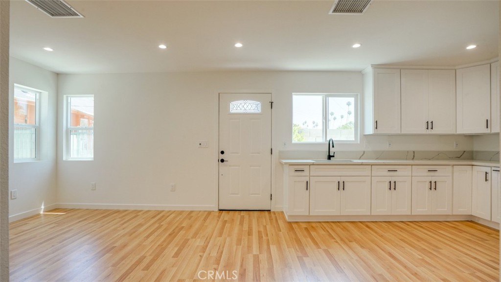 856 W 47th Street, Los Angeles CA, 9003763623404567809122