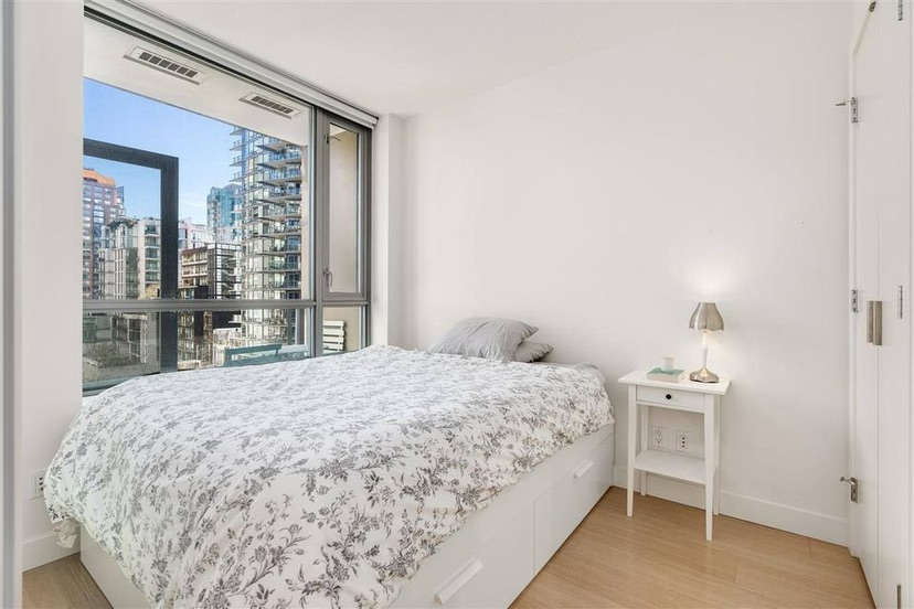 [Downtown Vancouver] – Fully Furnished 1 Bed + 1 Bath + Den Apartment with Parking63347316432515129