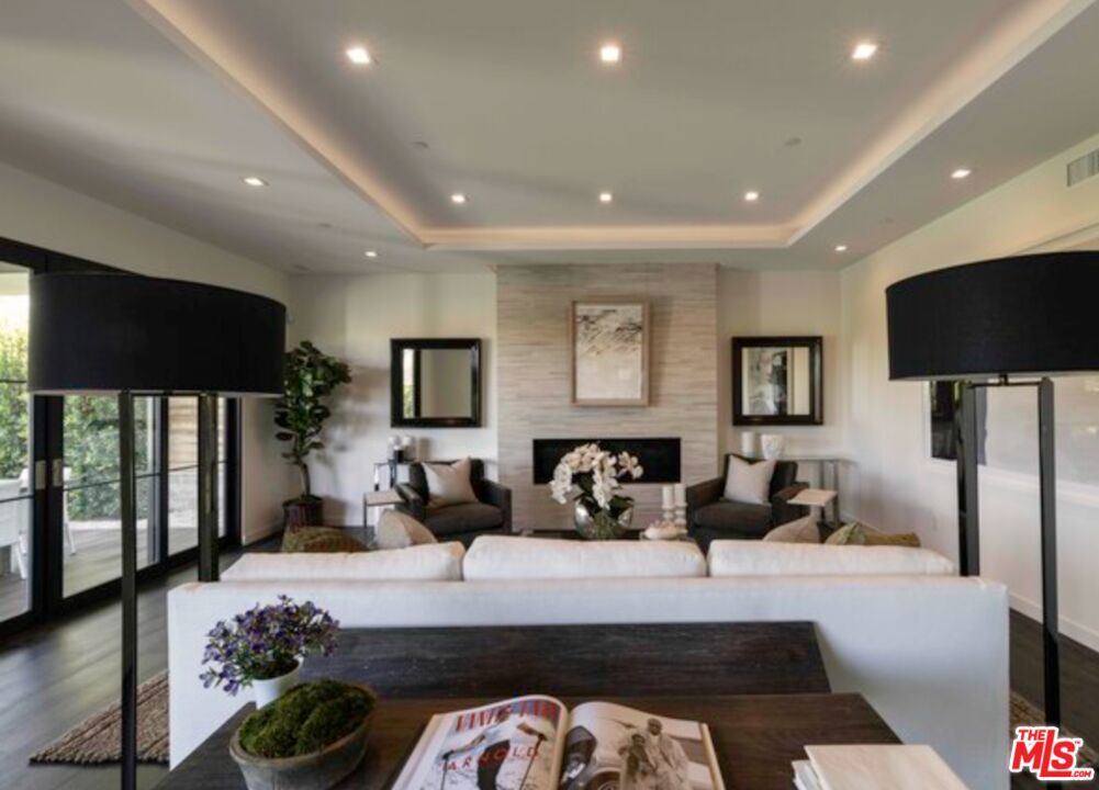 3295 Mountain View Avenue Los Angeles CA, 9006664078117158787120