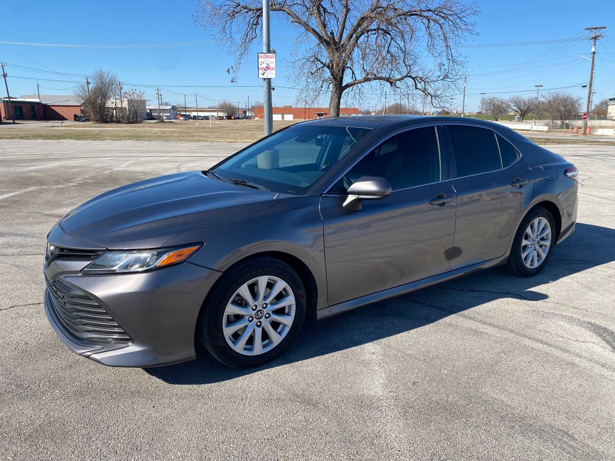 2018 Toyota Camry 4C 2.5L LE Sedan – $4,000 Full & Firm Price64236424119299122