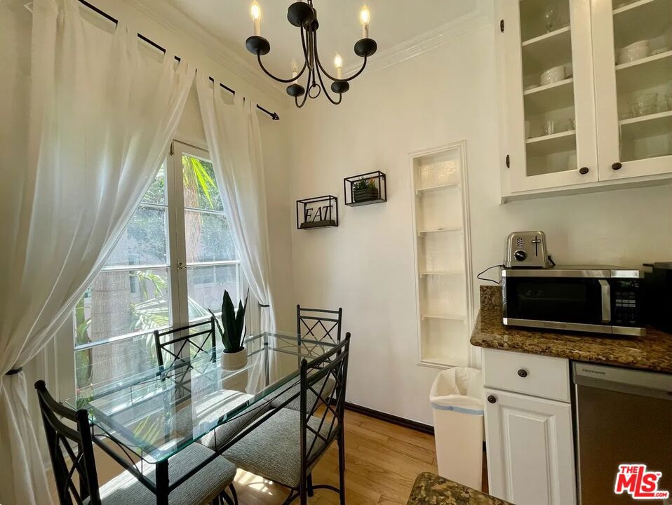 854 4th Street F Santa Monica CA, 9040364112497255811121