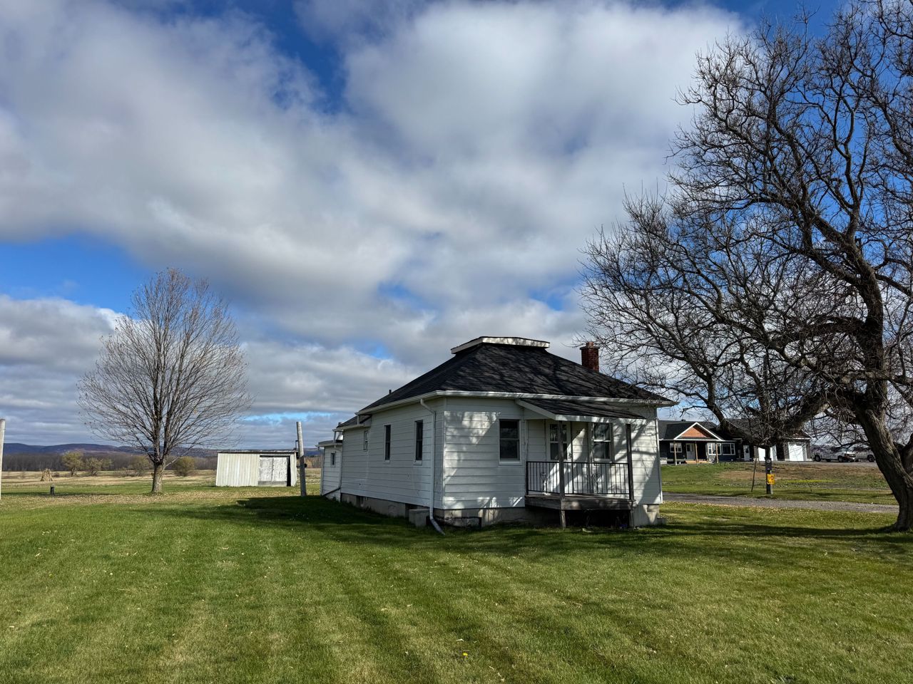 3512 Dunrobin Road