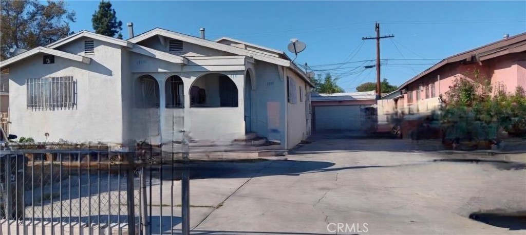 1715 E 70th, Los Angeles CA, 9000164066244121091123
