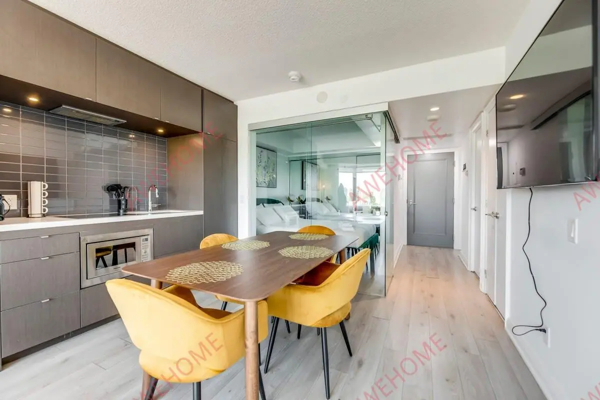1618 - Yorkville's Elegant 2 Bed63746292098049121