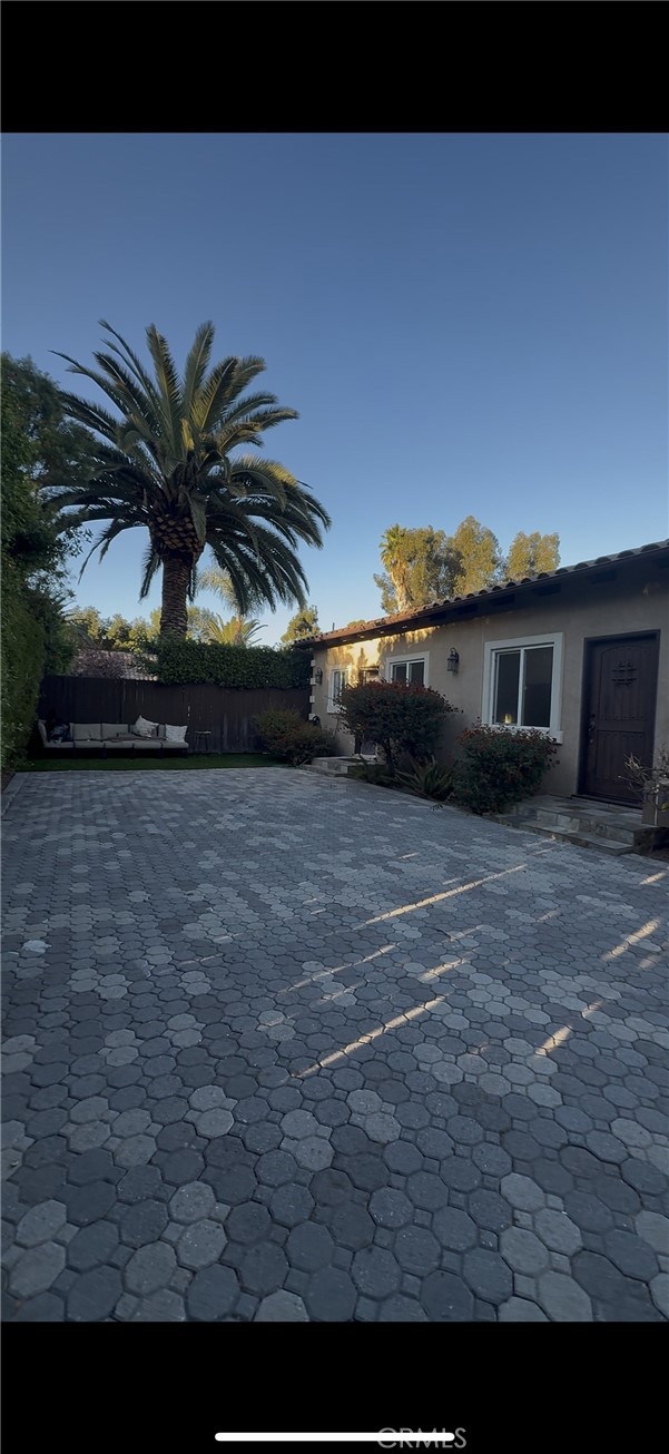19617 Oxnard Street Tarzana CA, 9135664132513141891120