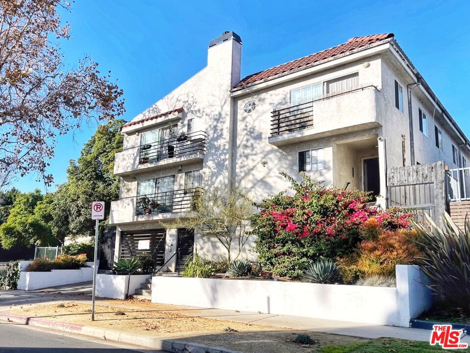7327 Willoughby Avenue 3 Los Angeles CA, 9004664085085700866120