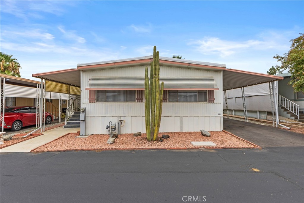 725 W Thornton Avenue 97, Hemet CA, 9254364066218478339120