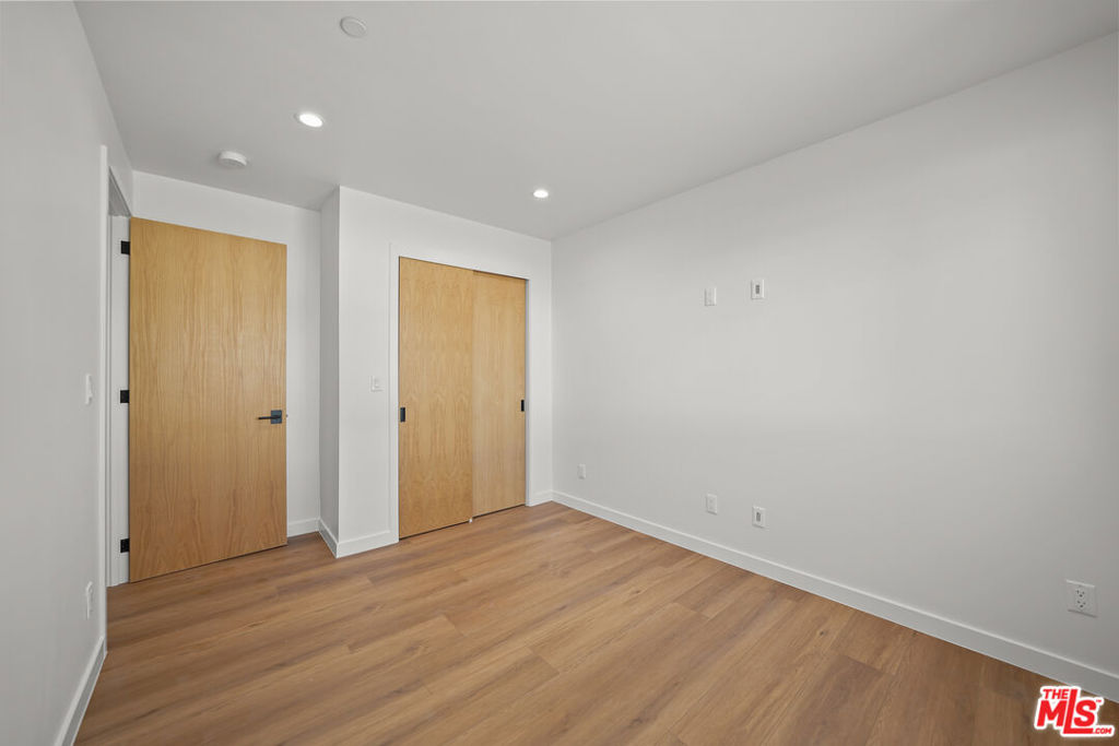 819 N Mccadden Place 2 Los Ángeles CA, 9003864087137740801120