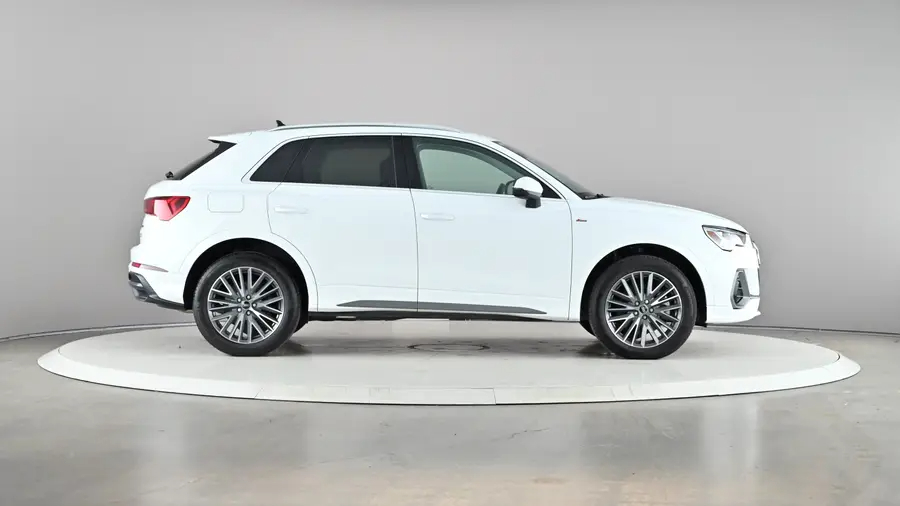 2022 Audi Q363759181636227124