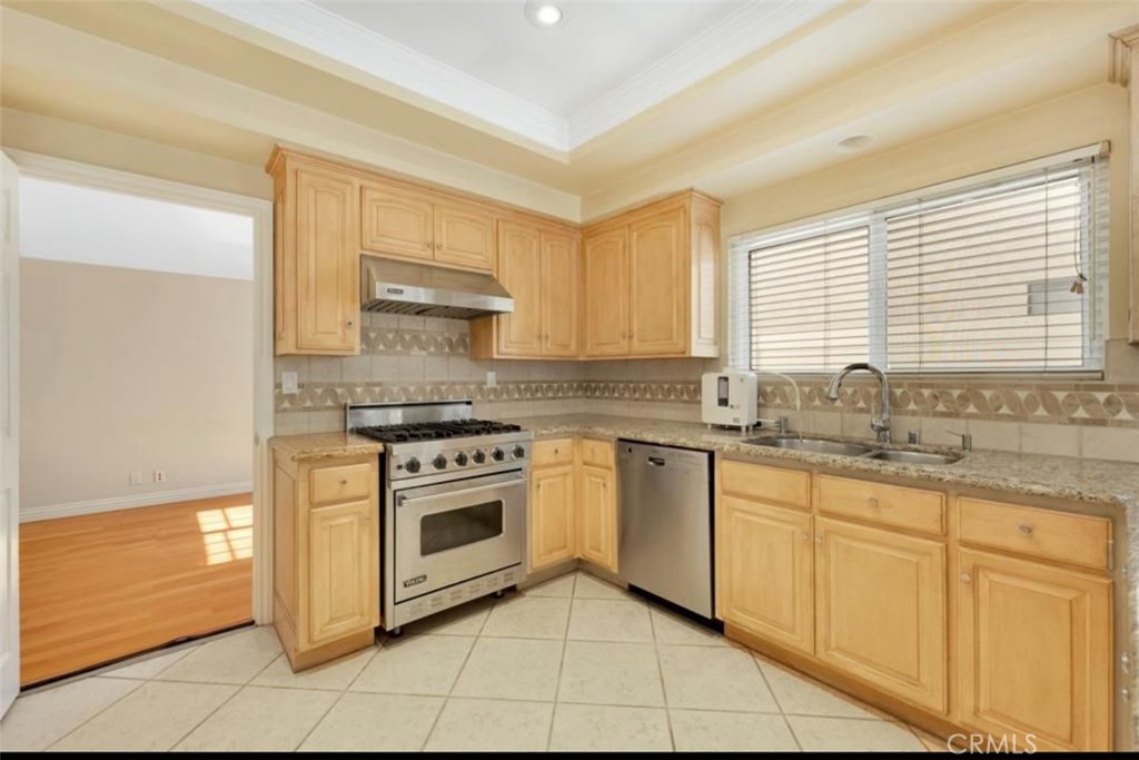 16255 Dickens Street Encino CA, 9143663645390552833122