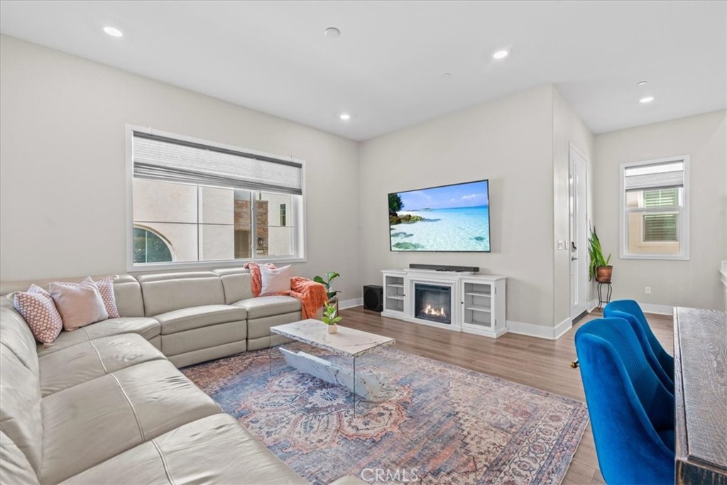 113 Source Irvine CA, 9261863669666232451120