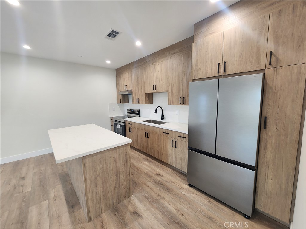 $2,895/month 7126 Matilija 1/2 Van Nuys CA, 9140564124168714497121