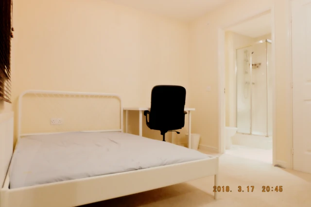 3 Bedrooms 3 bathrooms 31 Beckhampton Close, Manchester