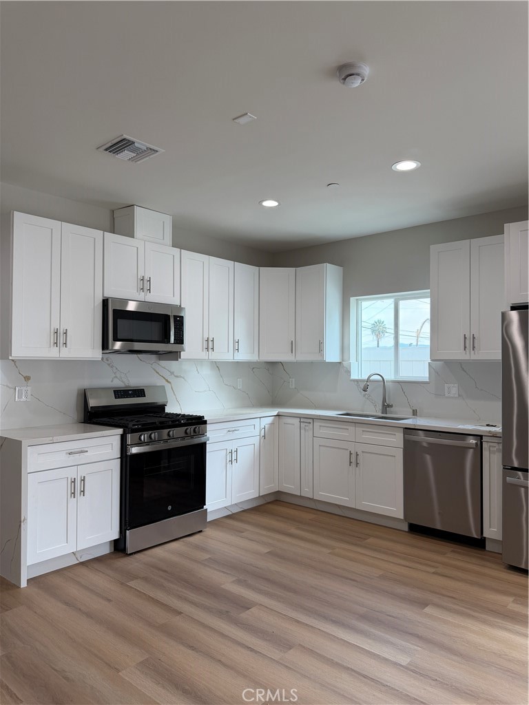 $5,500/month 7330 Riverton Ave 1/2 Sun Valley CA, 9135264086697900930122