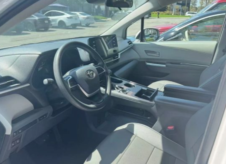 2021 TOYOTA SIENNA LE MINIVAN 4D63605011042307122