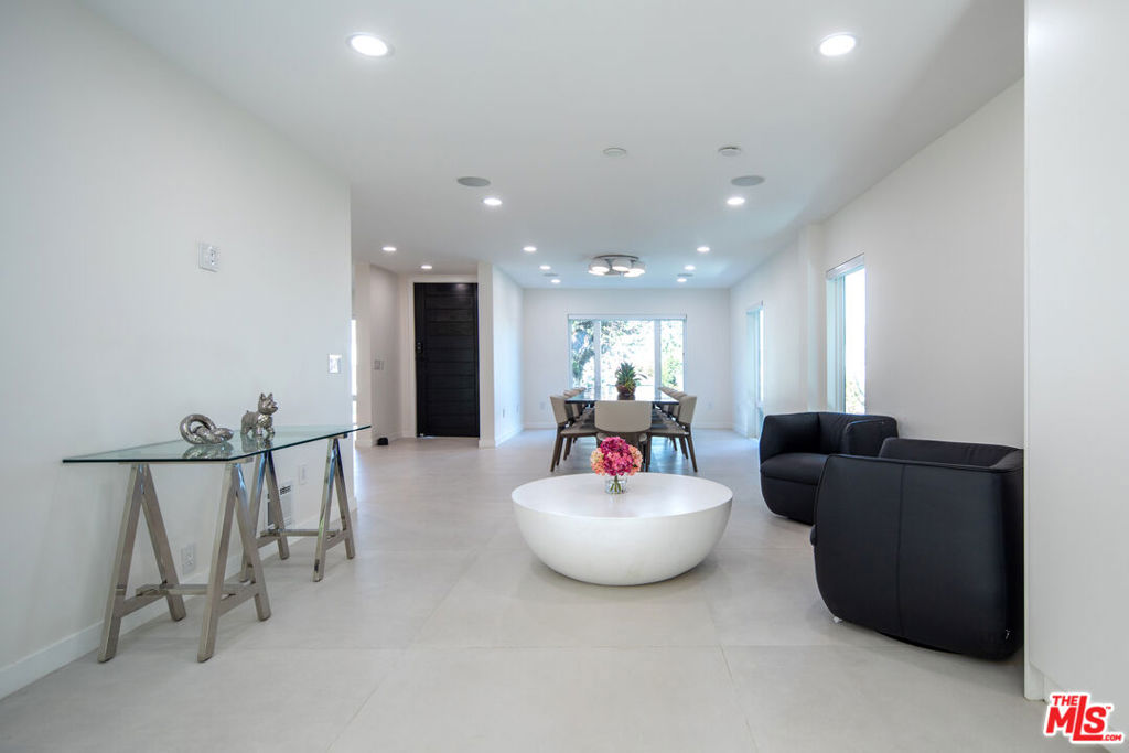 9432 Oakmore Road Los Angeles CA, 9003563770301107203120