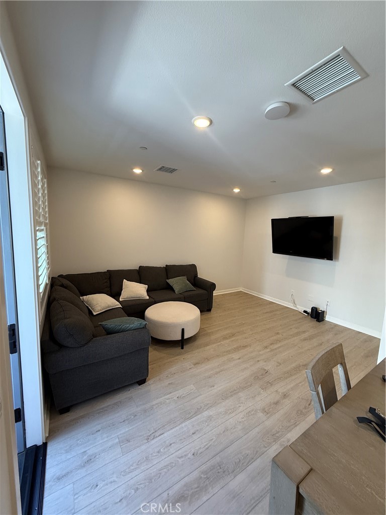 964 N Divino Privado 52 Ontario CA, 9176463647814075651121