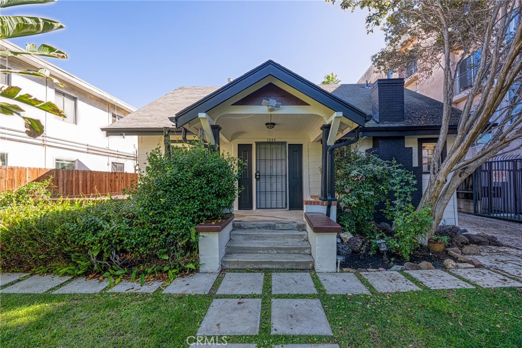 $4,000/month 1244 N Las Palmas Los Angeles CA, 9003864086598684033121