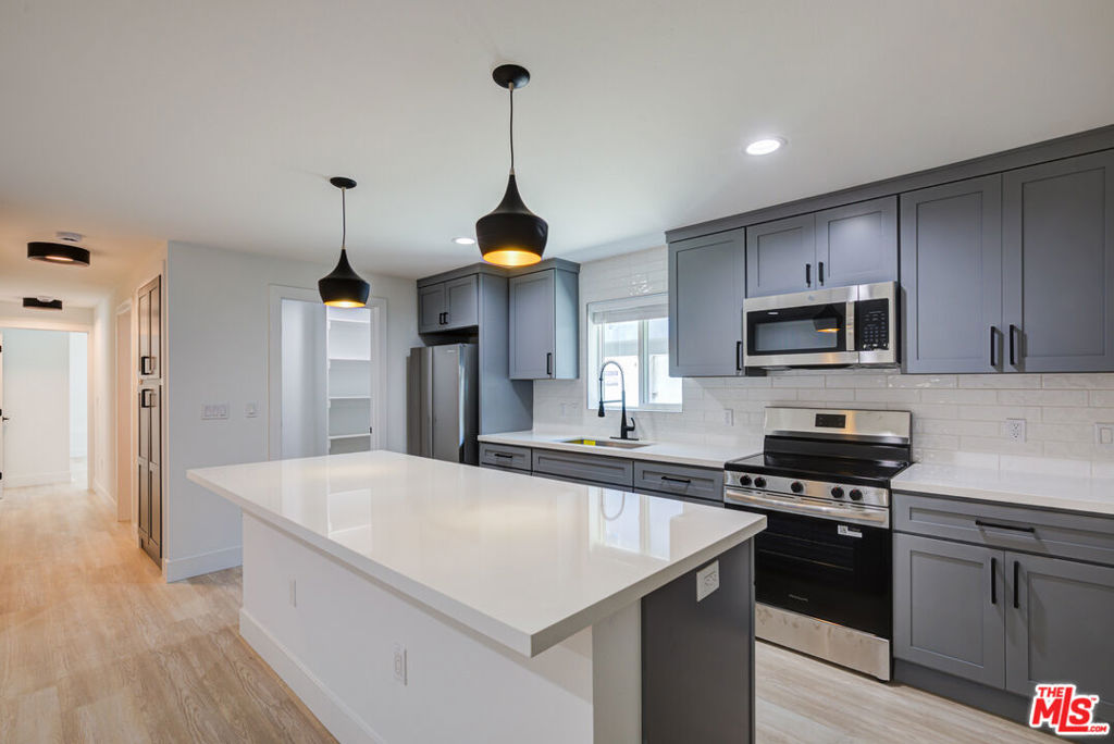 1303 Beryl E Redondo Beach CA, 9027763633699777411121