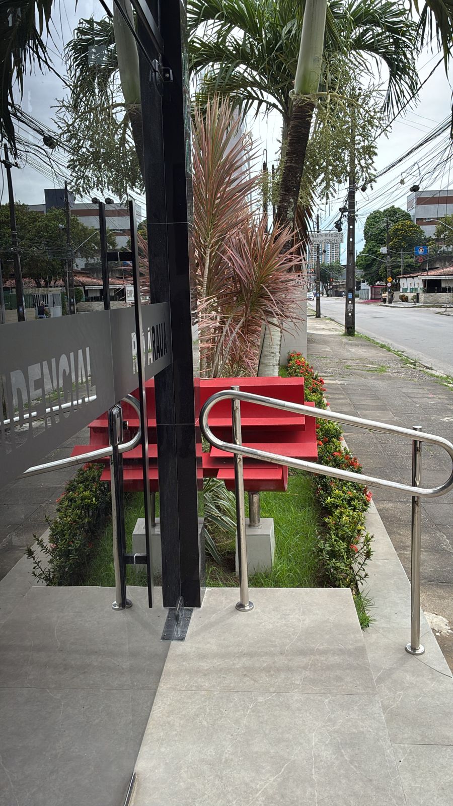 Spacious House with 3 Bedrooms for Rent in Iputinga, Recife