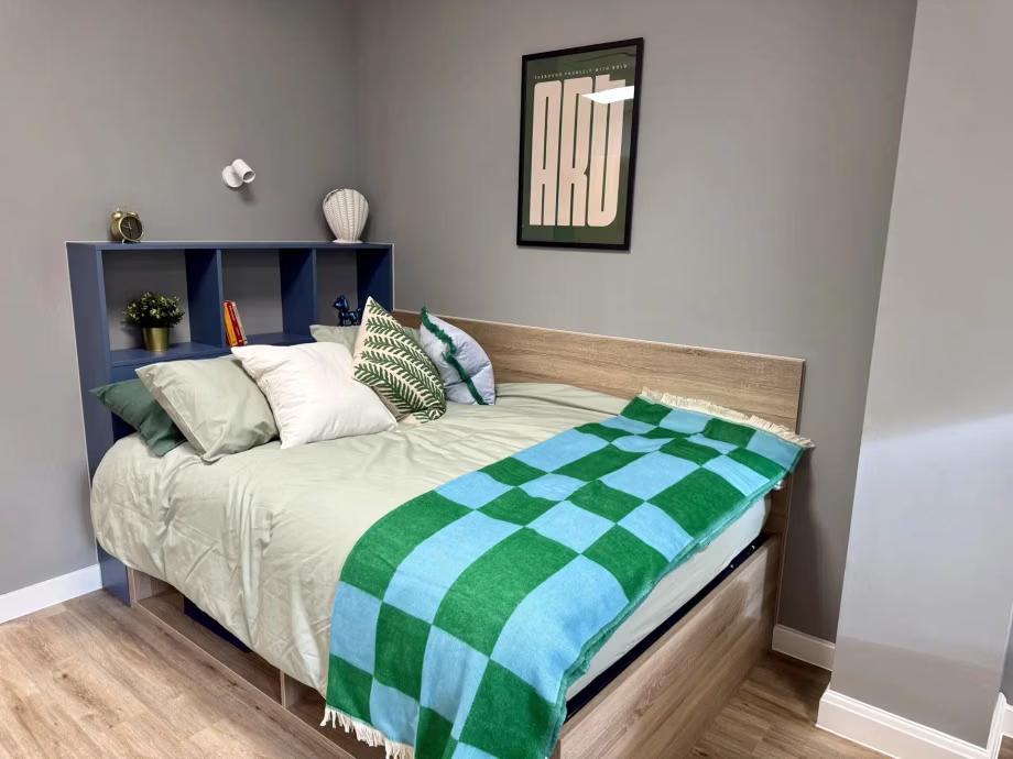 Threadworks, Leeds  8 Room Unit - Standard Room64288678983042126