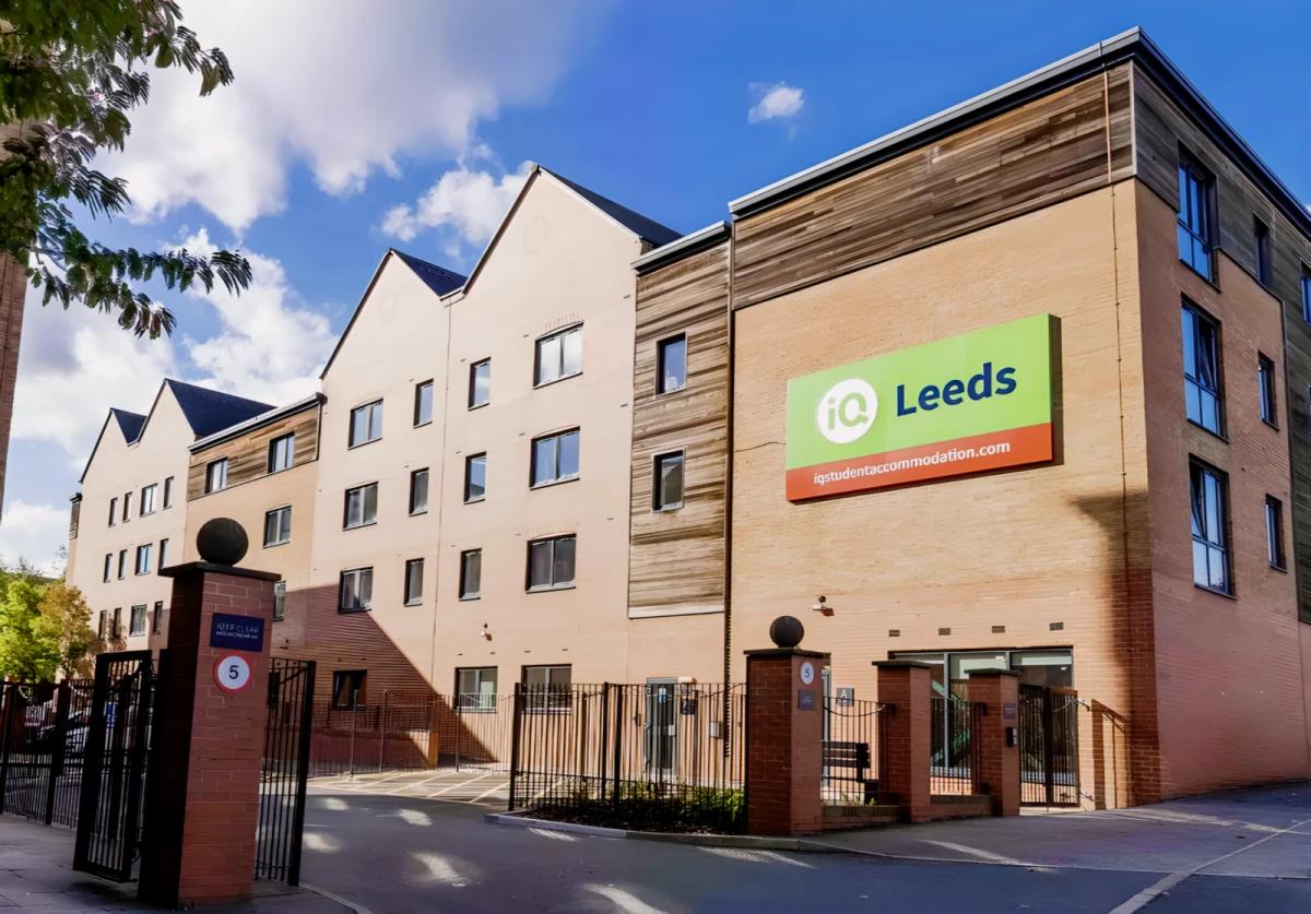 iQ Leeds64154979619075121