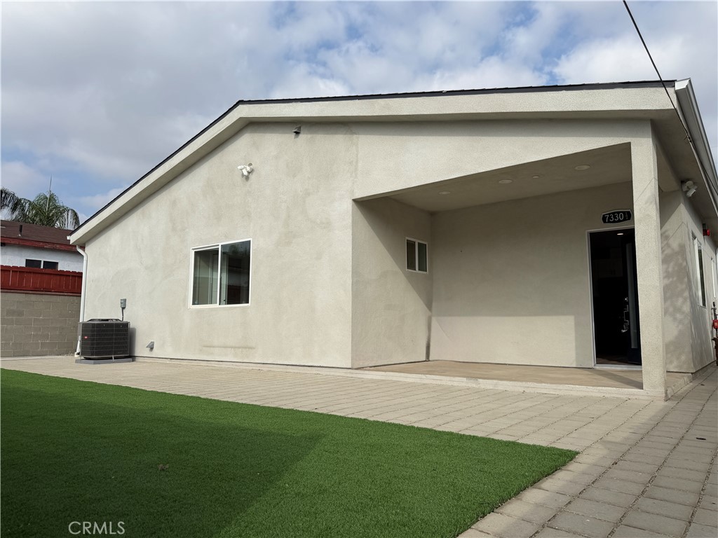 $5,500/mes 7330 Riverton Ave 1/2 Sun Valley CA, 9135264086697900930120