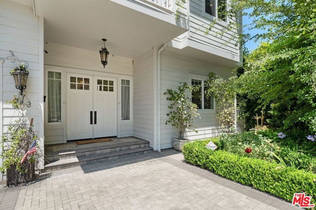 453 S Bentley Avenue Los Angeles CA, 9004963711751287937120