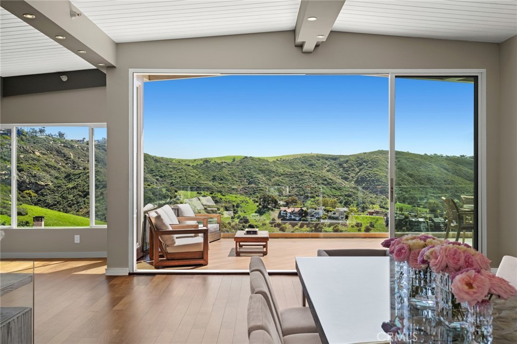 2085 Temple Hills Drive, Laguna Beach CA, 9265164065466664450121
