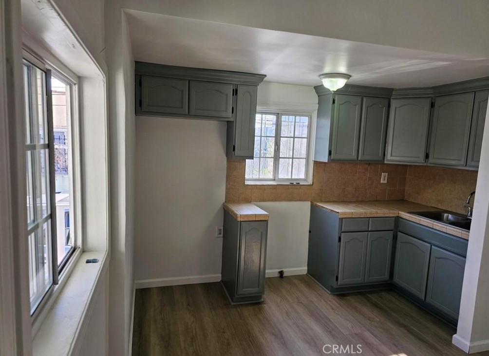 $2,000/month 729 W 79th Los Angeles CA, 9004464076024258946122
