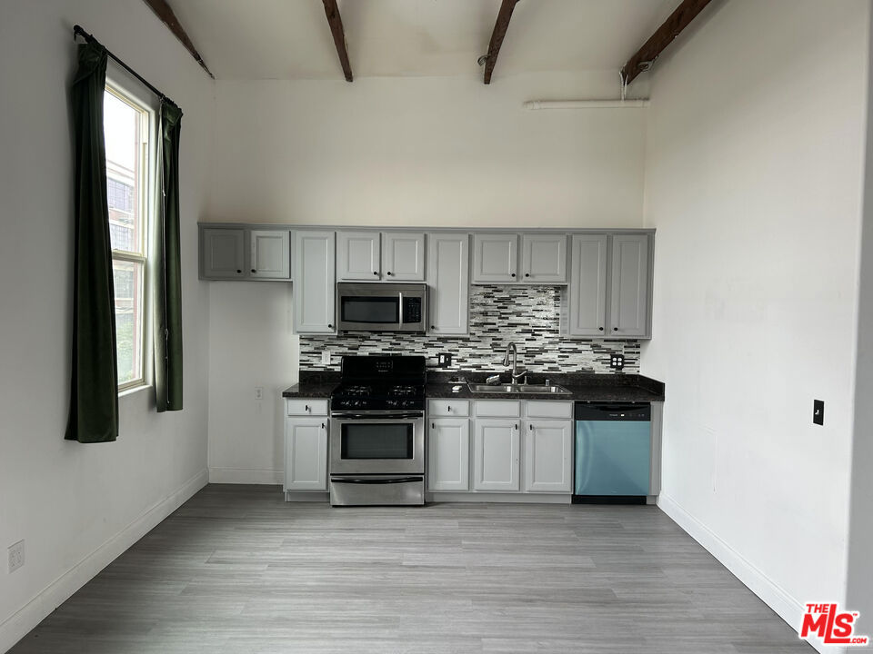 726 S Santa Fe Avenue 303 Los Angeles CA, 9002164130808908417121