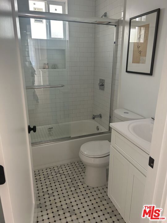 5722 1/2 S Manhattan Los Angeles CA, 9006263633661769347122